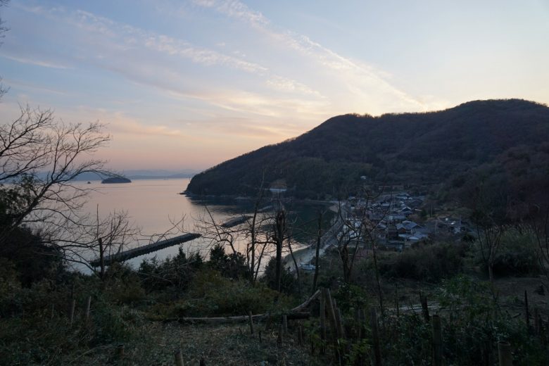 敷地から見る堀越地区と夕暮れ。