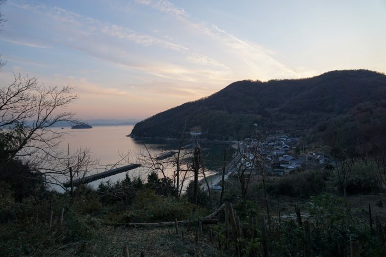 敷地から見る堀越地区と夕暮れ。