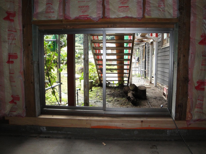 20101006-8階段下窓.jpg